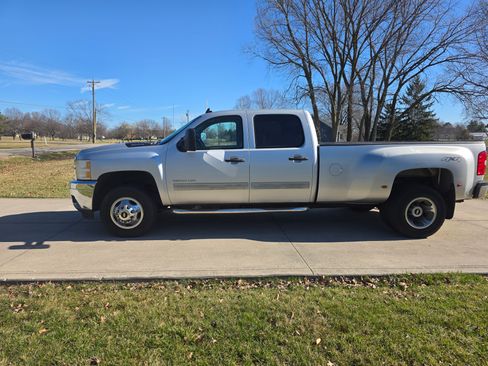 Used 2011 Chevrolet Silverado 3500 LT w/ Interior Plus Package image 2