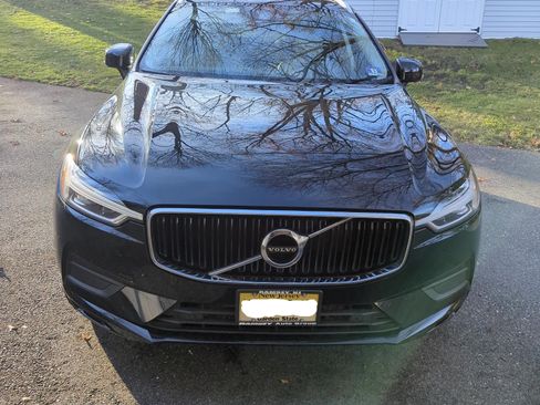 Used 2019 Volvo XC60 T5 Momentum w/ Multimedia Package image 1