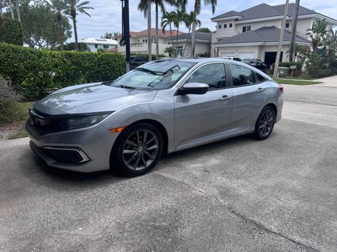 Used 2020 Honda Civic EX image 1