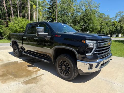 Used 2024 Chevrolet Silverado 2500 LTZ w/ LTZ Plus Package AWD/4WD image 5