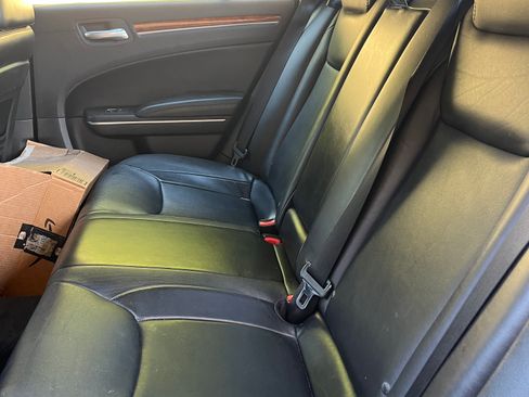 Used 2013 Chrysler 300 image 6