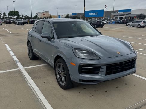 Used 2024 Porsche Cayenne AWD/4WD image 9