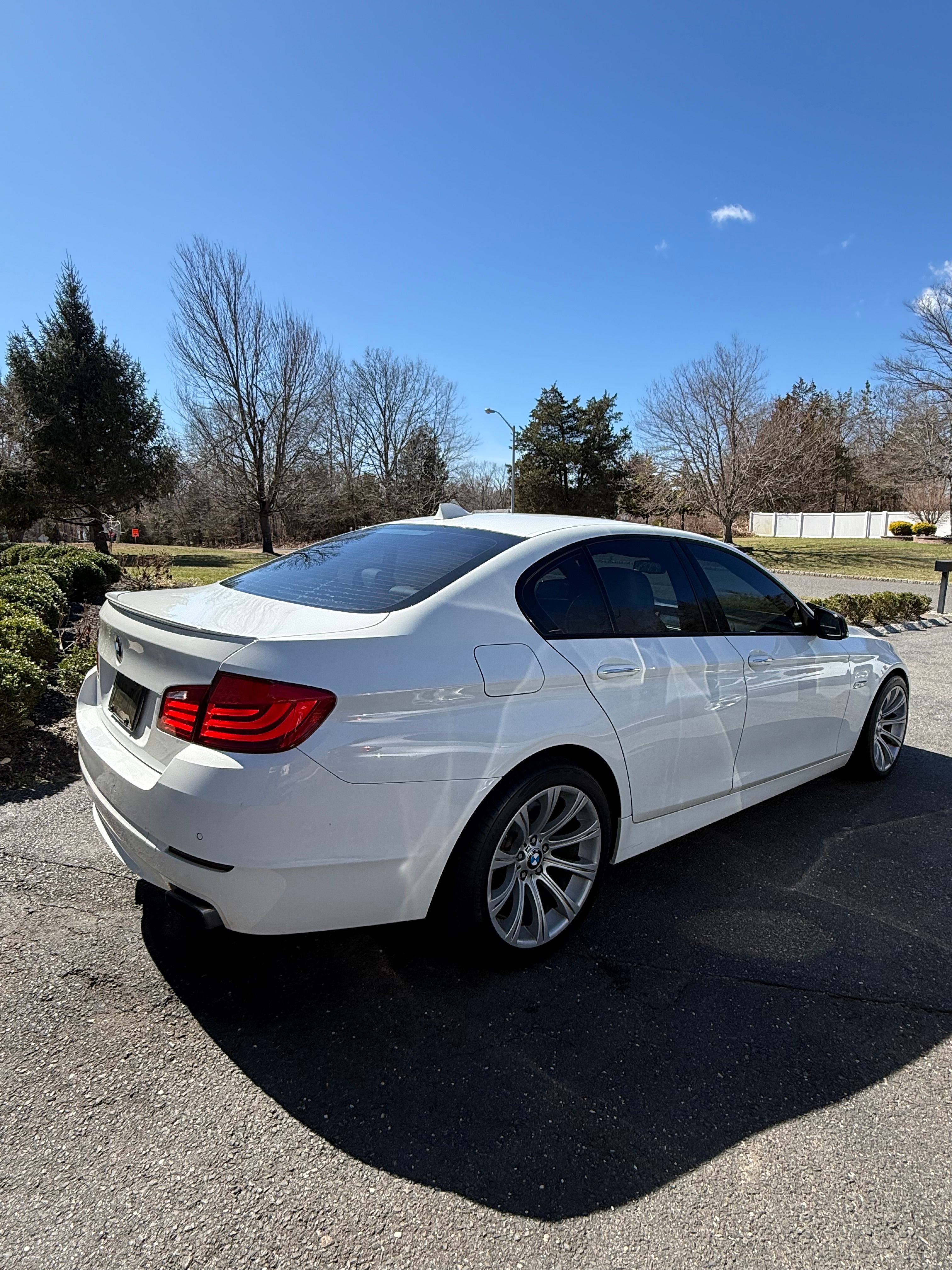 Used 2012 BMW 550i xDrive Sedan AWD/4WD image 6