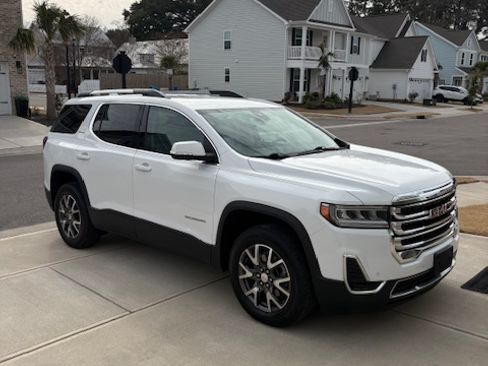 Used 2022 GMC Acadia SLE w/ Driver Convenience Package image 1