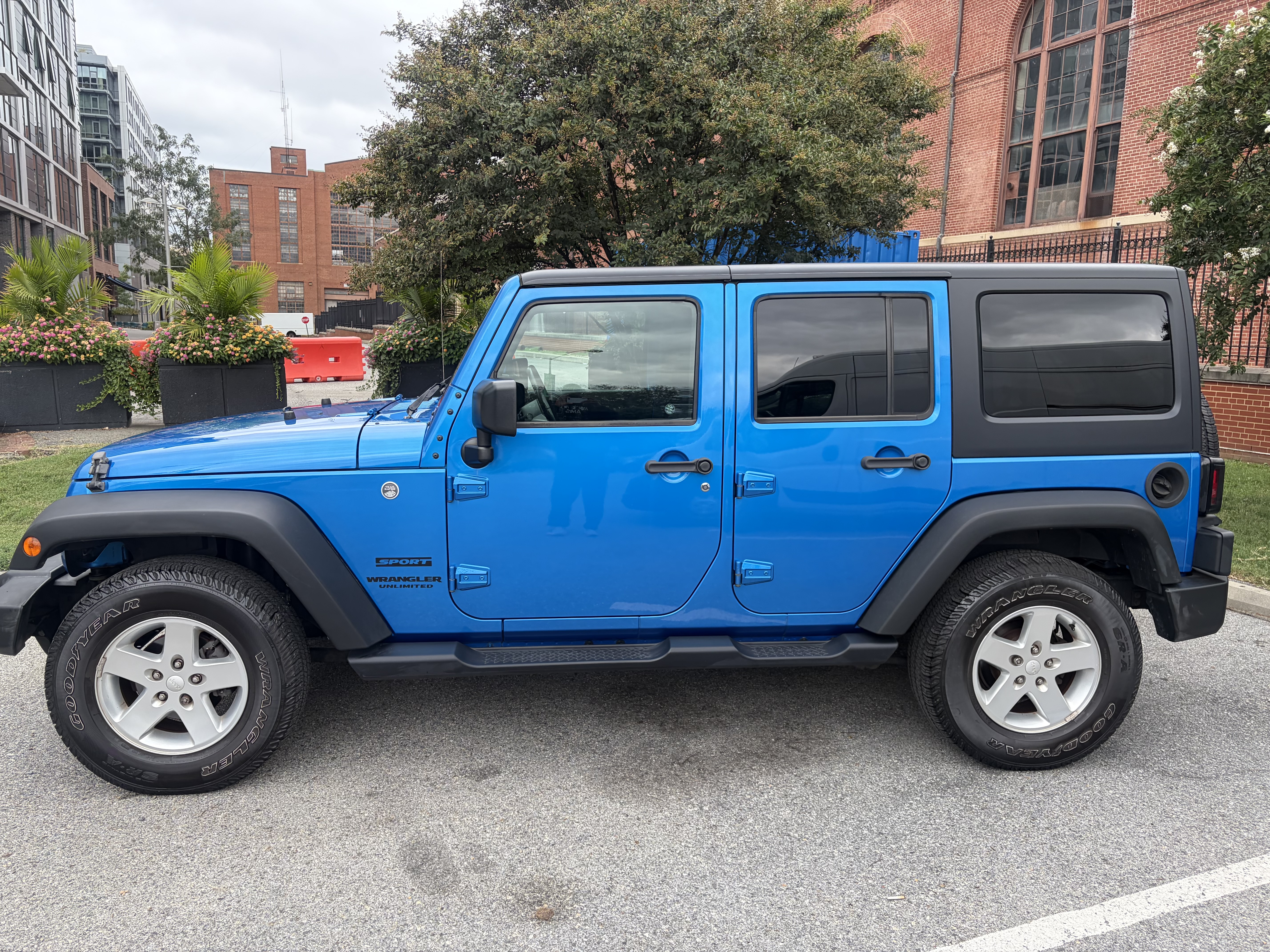 Used 2016 Jeep Wrangler Unlimited Sport w/ Quick Order Package 24S AWD/4WD image 1