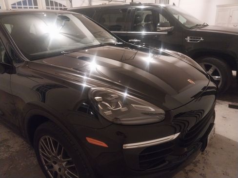 Used 2017 Porsche Cayenne S image 4