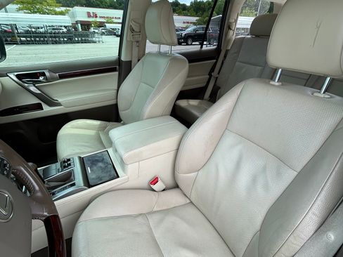 Used 2016 Lexus GX 460 w/ Premium Package AWD/4WD image 21