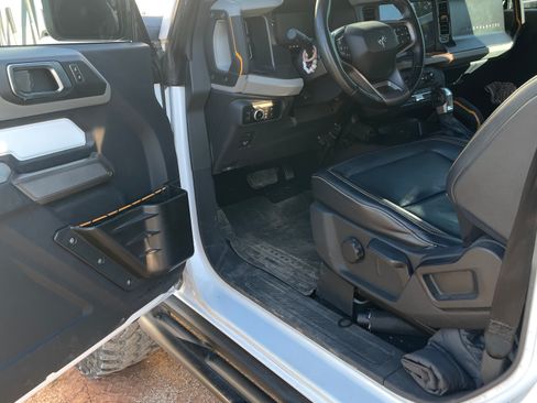 Used 2023 Ford Bronco Badlands w/ Sasquatch Package image 12