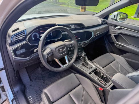 Used 2025 Audi Q3 2.0T Premium w/ Convenience Package AWD/4WD image 16