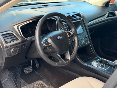 Used 2020 Ford Fusion SE w/ Equipment Group 151A FWD image 13