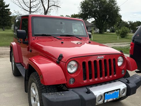 Used 2015 Jeep Wrangler Sahara AWD/4WD image 8