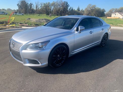 Used 2015 Lexus LS 460 w/ Comfort Package image 5