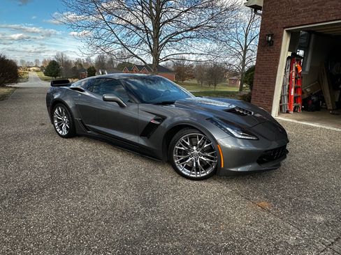 Used 2015 Chevrolet Corvette Z06 w/ 3LZ Preferred Equipment Group image 1