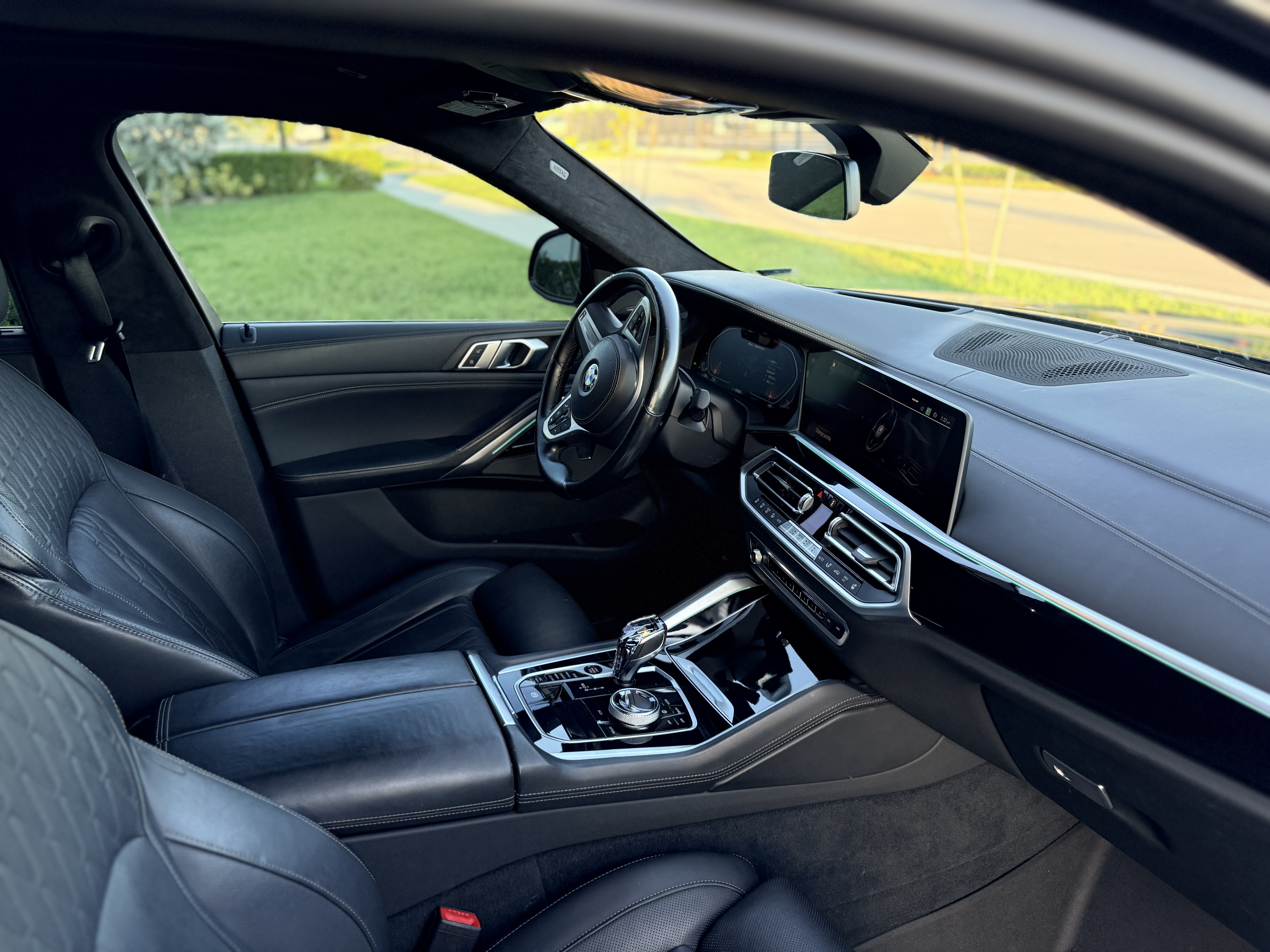 Used 2022 BMW X6 M50i w/ Executive Package AWD/4WD image 10