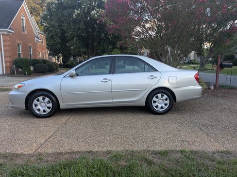 Used 2003 Toyota Camry LE FWD image 2
