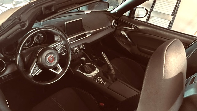 Used 2019 FIAT 124 Spider Classica w/ Technology Group RWD image 11