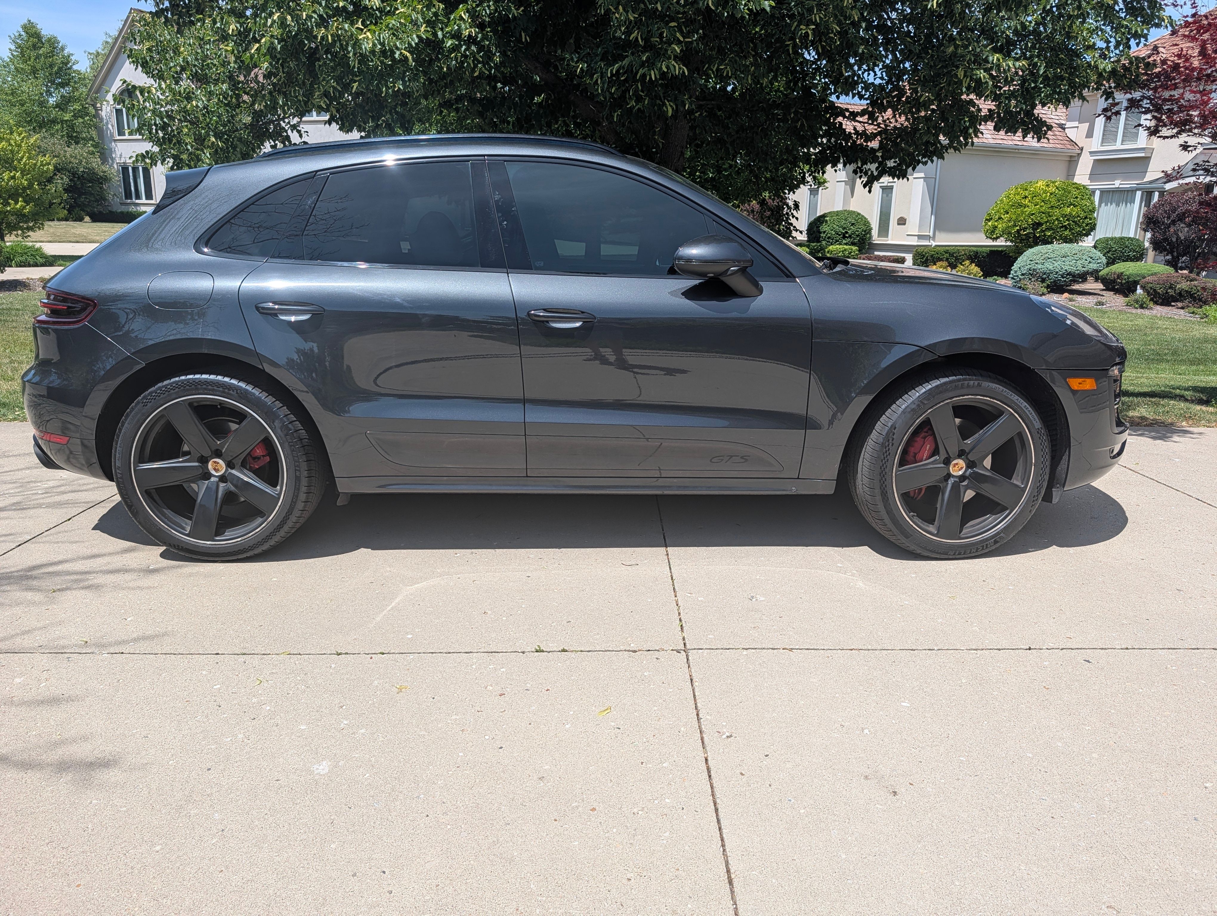 Used 2018 Porsche Macan GTS AWD/4WD image 1