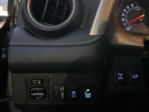 Used 2015 Toyota RAV4 Limited image 9