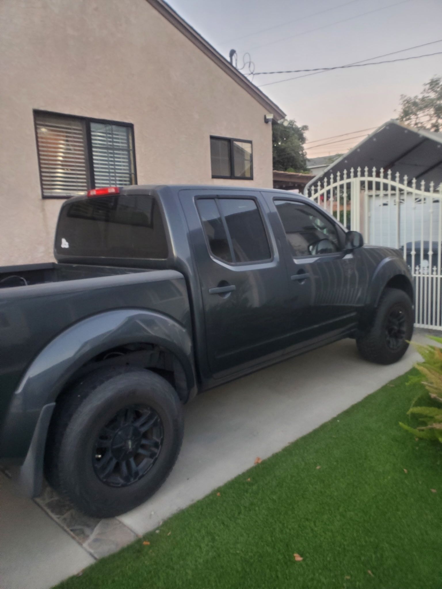 Used 2012 Nissan Frontier SV RWD image 1