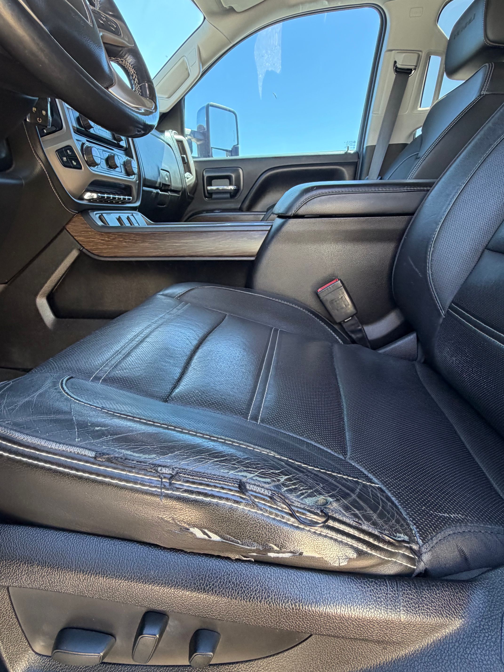Used 2017 GMC Sierra 2500 Denali w/ Suspension Package, Off-Road AWD/4WD image 14