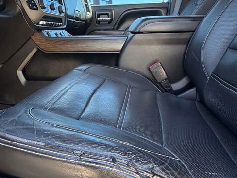 Used 2017 GMC Sierra 2500 Denali w/ Suspension Package, Off-Road AWD/4WD image 14