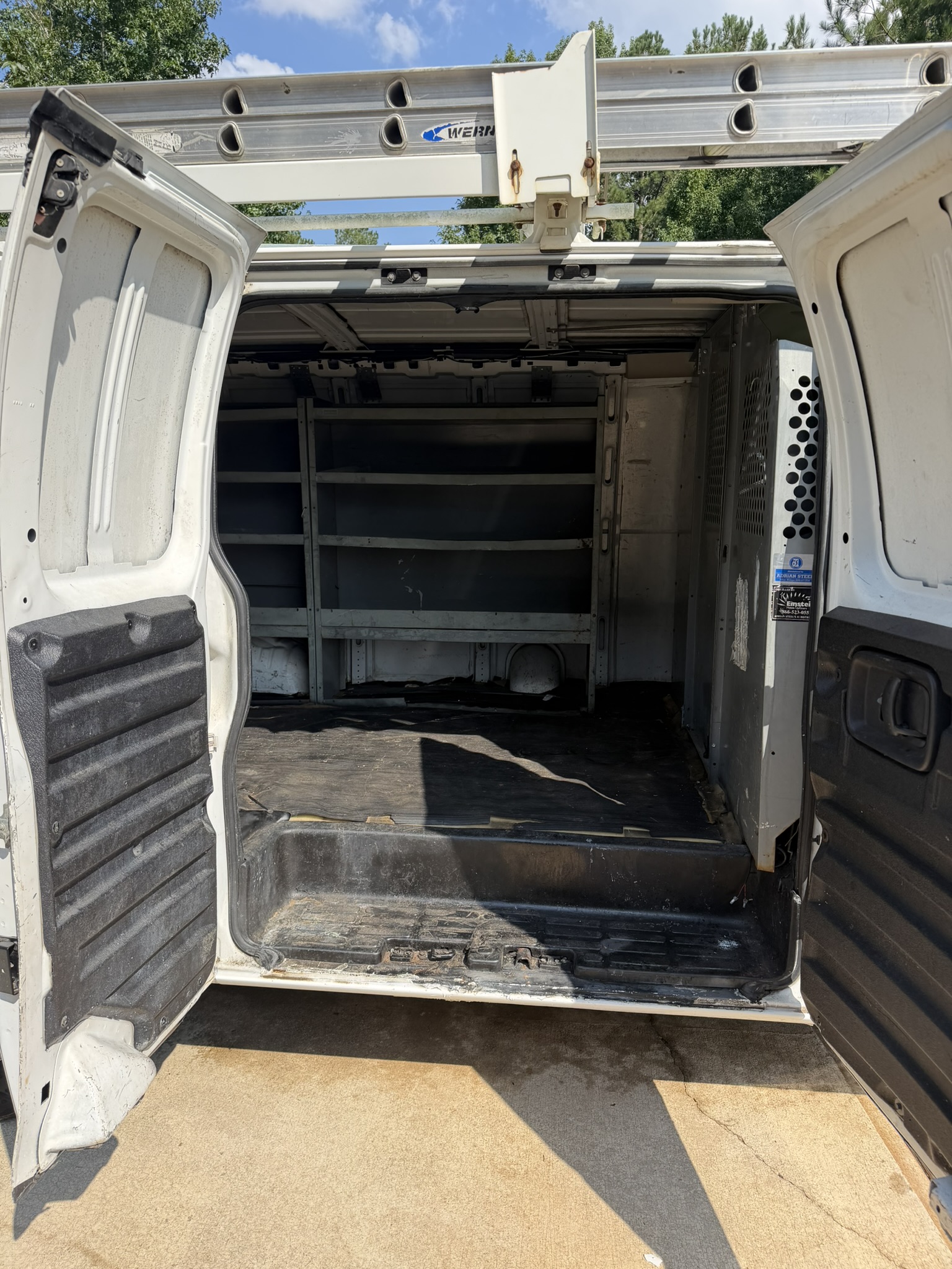 Used 2006 Chevrolet Express 2500 RWD image 13