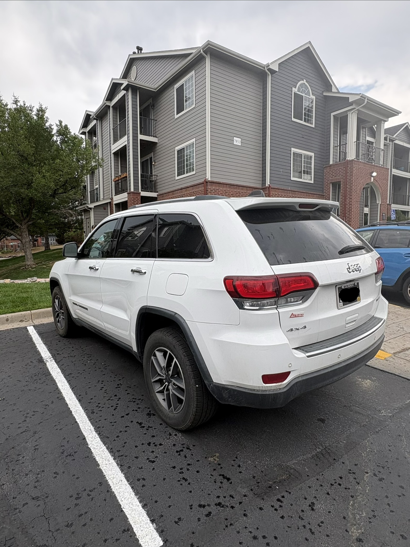 Used 2021 Jeep Grand Cherokee Limited AWD/4WD image 2