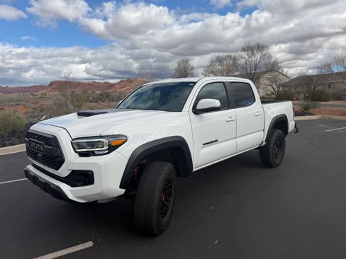 Used 2023 Toyota Tacoma TRD Pro image 2