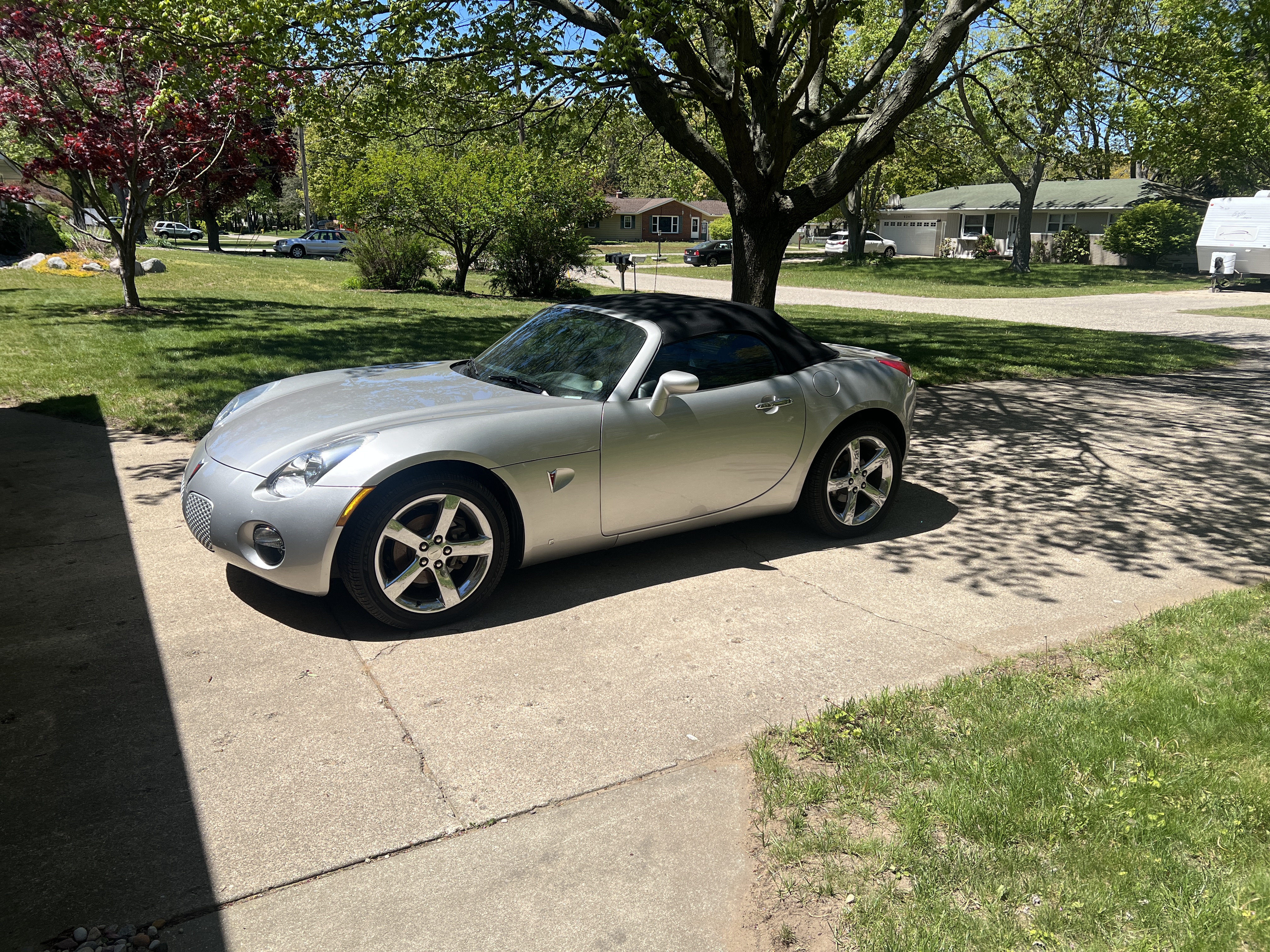 Used 2007 Pontiac Solstice Convertible w/ Premium Package RWD image 1
