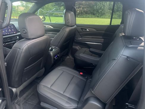 Used 2025 Chevrolet Traverse LT w/ LPO, Floor Liner Package AWD/4WD image 13