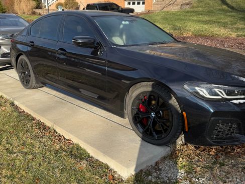 Used 2022 BMW M550i xDrive w/ Dynamic Handling Package image 1