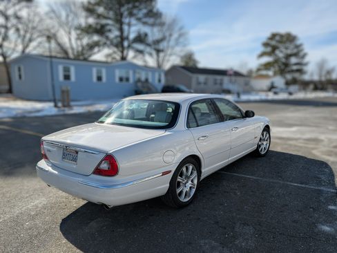 Used 2004 Jaguar XJ8 Vanden Plas Sedan 4D image 8