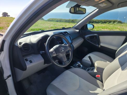 Used 2013 Toyota RAV4 EV image 10