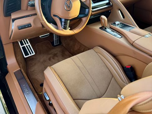 Used 2018 Lexus LC 500 Coupe w/ Sport Package RWD image 17