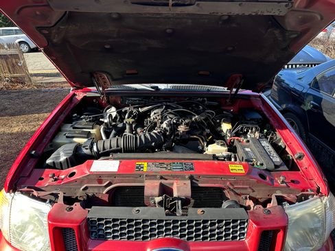 Used 2004 Ford Explorer Sport Trac 4x4 image 13