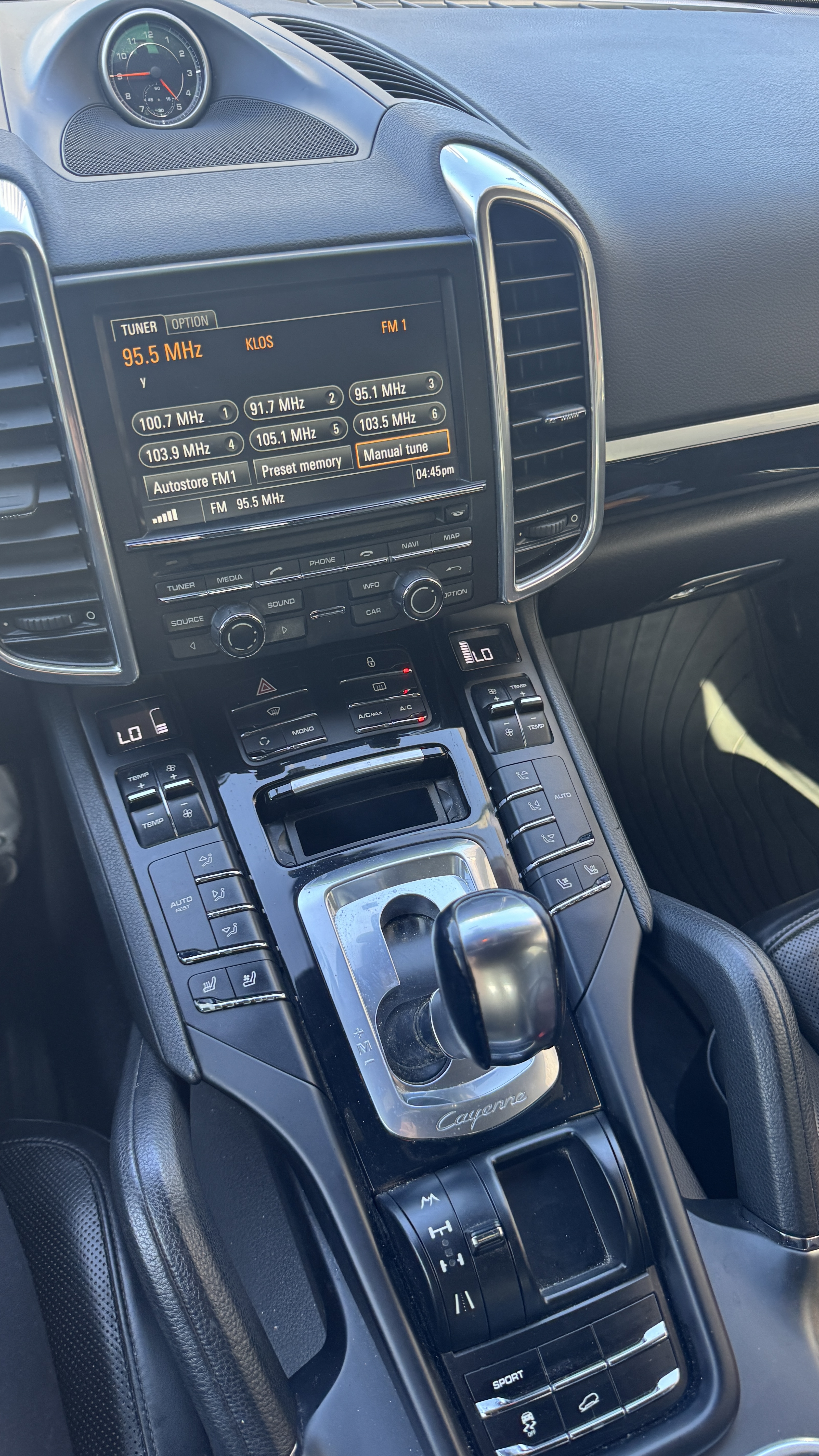 Used 2013 Porsche Cayenne Diesel AWD/4WD image 6