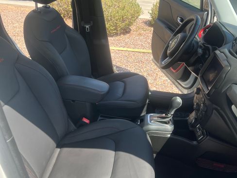 Used 2023 Jeep Renegade Trailhawk w/ Sun/Sound Group AWD/4WD image 12