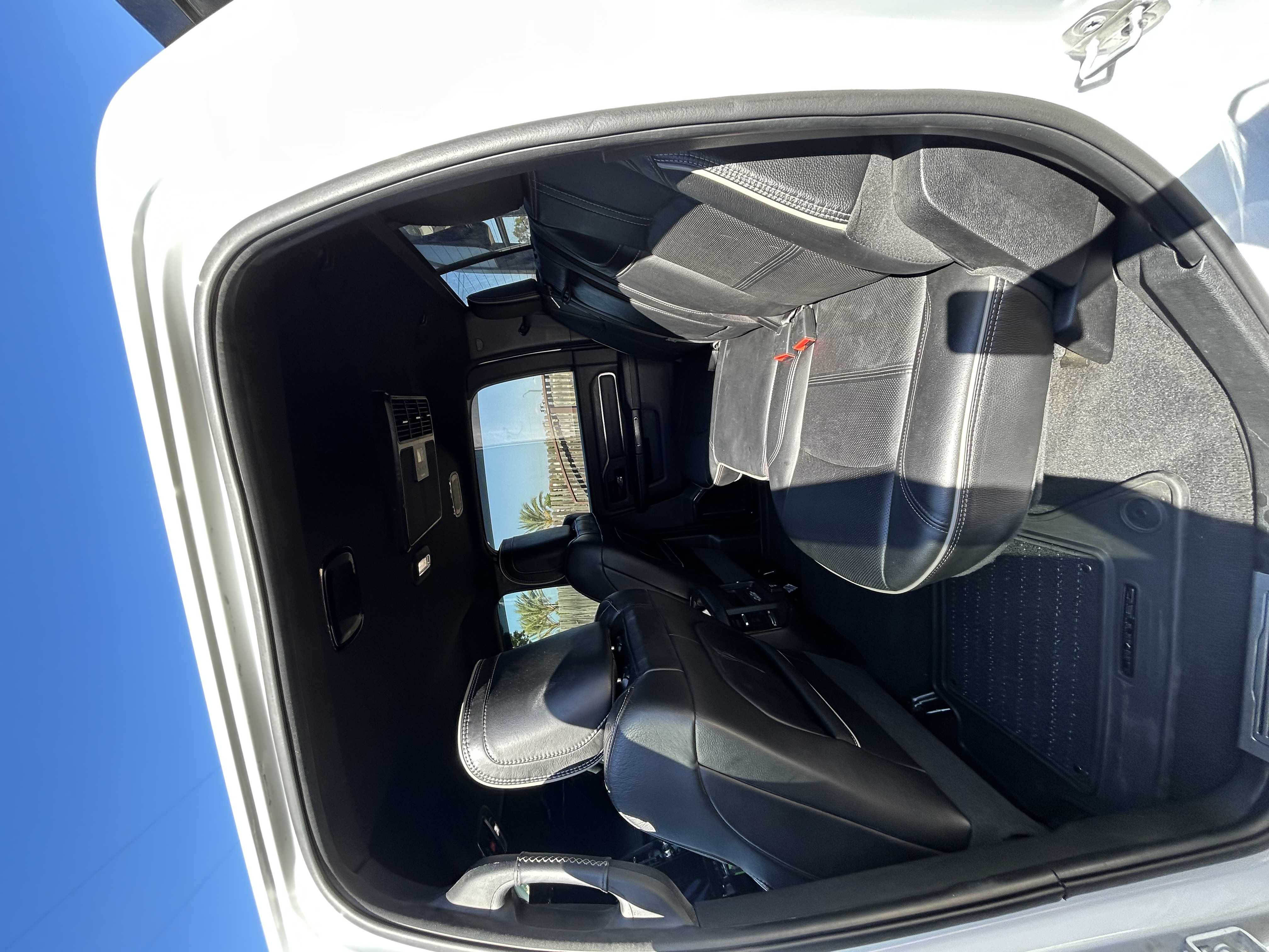Used 2022 RAM 5500 4x4 Crew Cab image 2