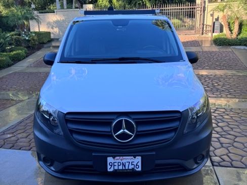 Used 2022 Mercedes-Benz Metris image 2