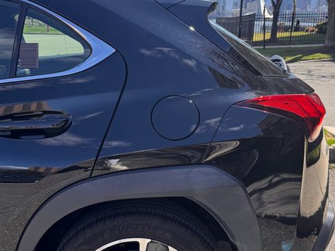 Used 2020 Lexus UX 250h w/ Premium Package image 10