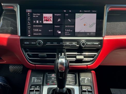 Used 2020 Porsche Macan Turbo image 15
