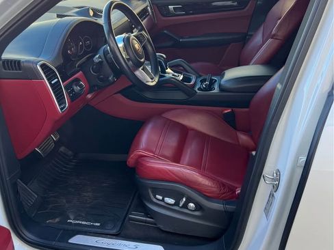 Used 2020 Porsche Cayenne S image 8