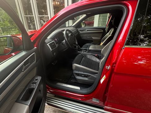 Used 2022 Volkswagen Atlas Cross Sport SEL Premium R-Line AWD/4WD image 21
