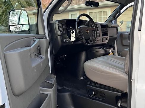 Used 2022 Chevrolet Express 2500 w/ Driver Convenience Package image 15