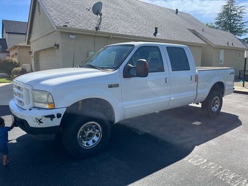Used 2003 Ford F250 XLT AWD/4WD image 4