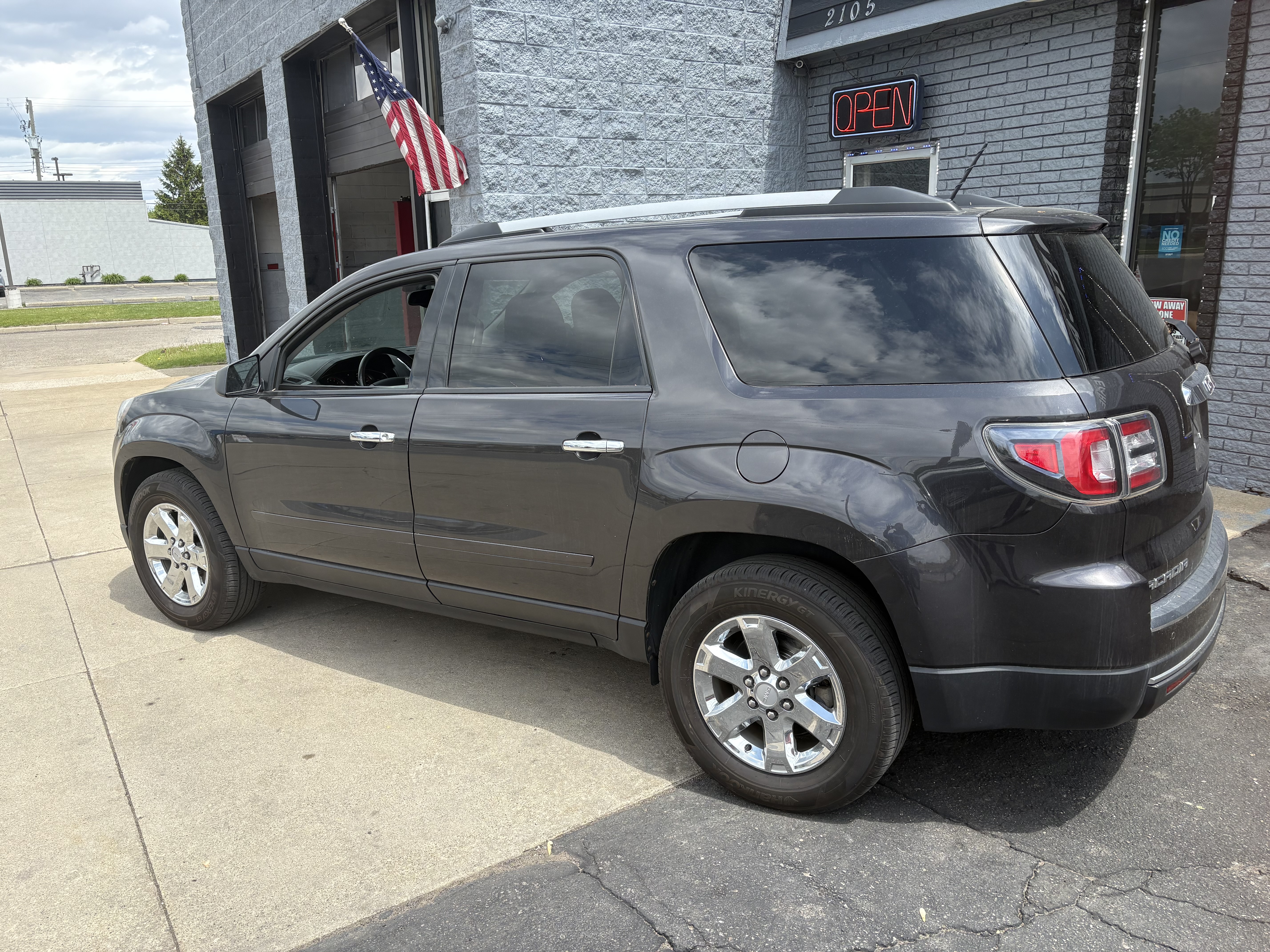 Used 2015 GMC Acadia SLE AWD/4WD image 8