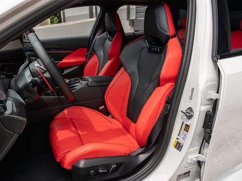 Used 2026 BMW M5 Touring AWD/4WD image 15