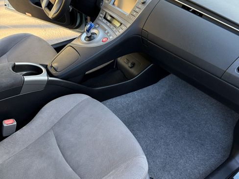 Used 2014 Toyota Prius Three image 12