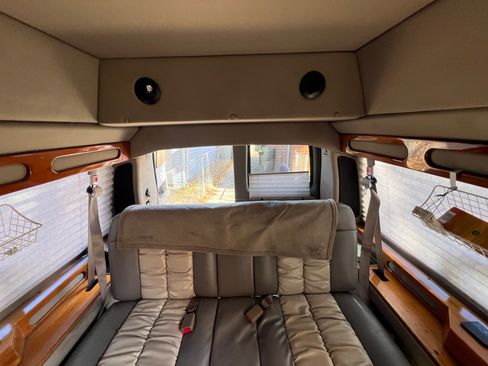 Used 2005 Chevrolet Express 1500 w/ Preferred Equipment Group image 4