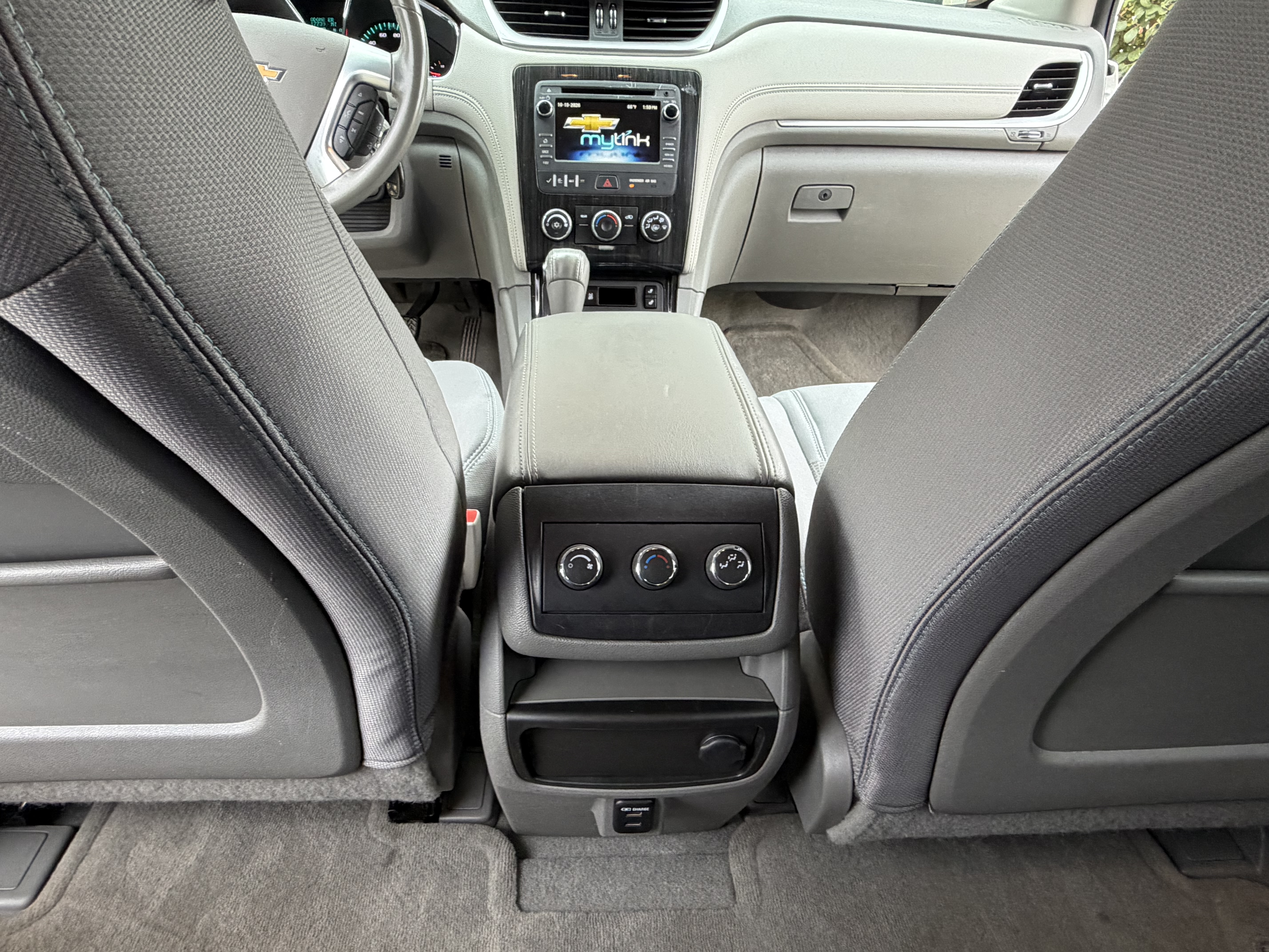 Used 2015 Chevrolet Traverse LT w/ Style and Technology Package FWD image 27